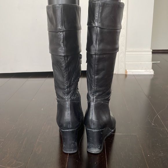 ALDO black leather wedged boot w/inside zip and upper cuff size 39 - Picture 6 of 9